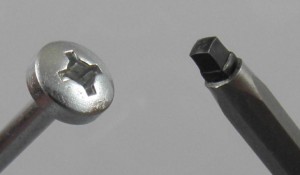 Screw Uniquadrex 5x40 half-round head zinc white