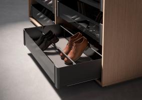 K-KES Conero, zásuvka na boty a čelní+zadní výplň, H168/475, KB=800, černá